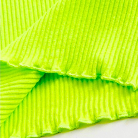 🍒NWT Green Cropped Cherry Embroidered Top 🍒 - Picture 3 of 5